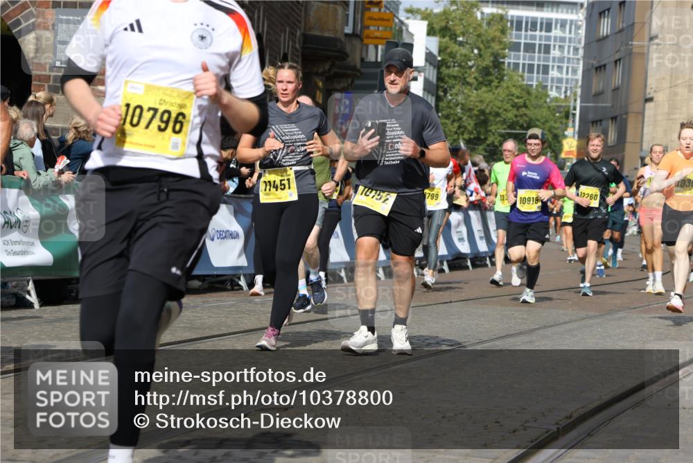 13.09.2026 - 21. swb-Marathon Bremen Strokosch-Dieckow http://msf.ph/oto/10378800 13.09.2026 11:03:59 Ziel 10090, 10091, 10327, 10420, 10569, 10796, 10902, 10950, 11211, 11411, 11595, 11655, 11746, 11868, 12074, 10291, 10390, 10516, 10671, 10672, 10726, 10912, 10913, 11221, 11318, 11539, 11726, 11909, 12001, 12103, 12113, 12140, 12276 meine-sportfotos.de