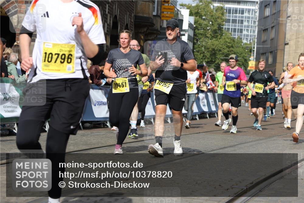 13.09.2026 - 21. swb-Marathon Bremen Strokosch-Dieckow http://msf.ph/oto/10378820 13.09.2026 11:03:59 Ziel 10090, 10091, 10327, 10420, 10569, 10796, 10902, 10950, 11211, 11411, 11595, 11655, 11746, 11868, 12074, 10291, 10390, 10516, 10671, 10672, 10726, 10912, 10913, 11221, 11318, 11539, 11726, 11909, 12001, 12103, 12113, 12140, 12276 meine-sportfotos.de