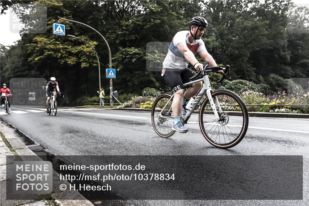 13.09.2026 - Stadtparktriathlon H.Heesch http://msf.ph/oto/10378834 13.09.2026 10:03:15 Radfahren 330, 334 meine-sportfotos.de