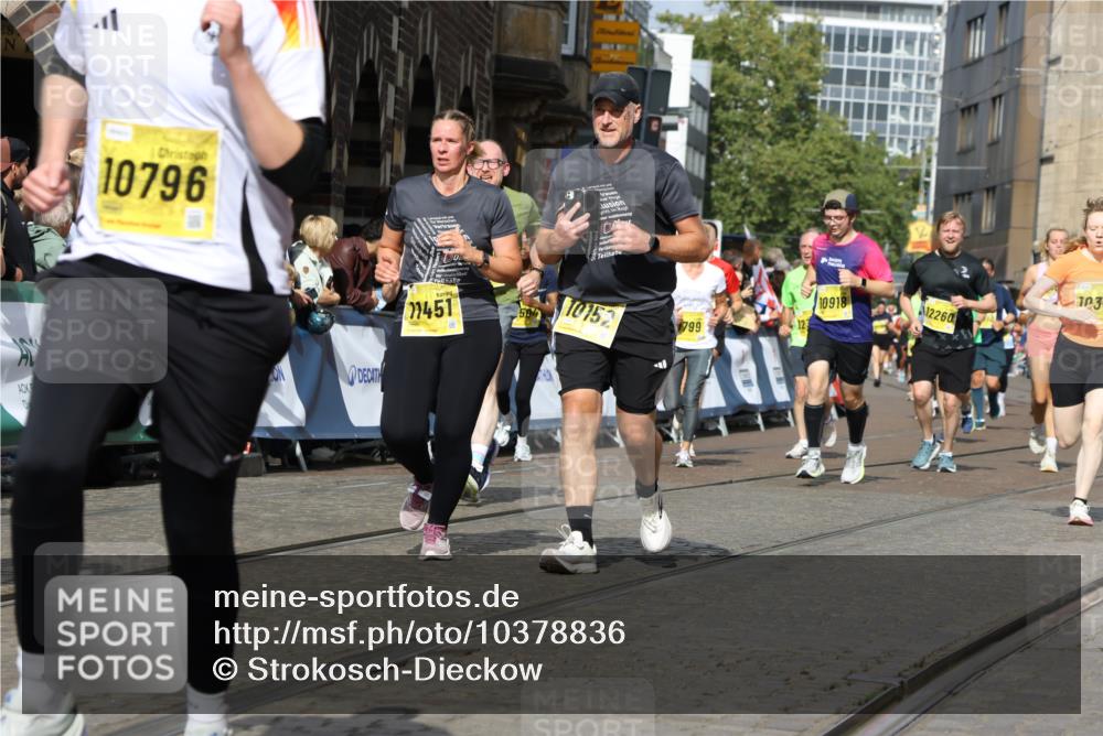 13.09.2026 - 21. swb-Marathon Bremen Strokosch-Dieckow http://msf.ph/oto/10378836 13.09.2026 11:03:59 Ziel 10090, 10091, 10327, 10420, 10569, 10796, 10902, 10950, 11211, 11411, 11595, 11655, 11746, 11868, 12074, 10291, 10390, 10516, 10671, 10672, 10726, 10912, 10913, 11221, 11318, 11539, 11726, 11909, 12001, 12103, 12113, 12140, 12276 meine-sportfotos.de