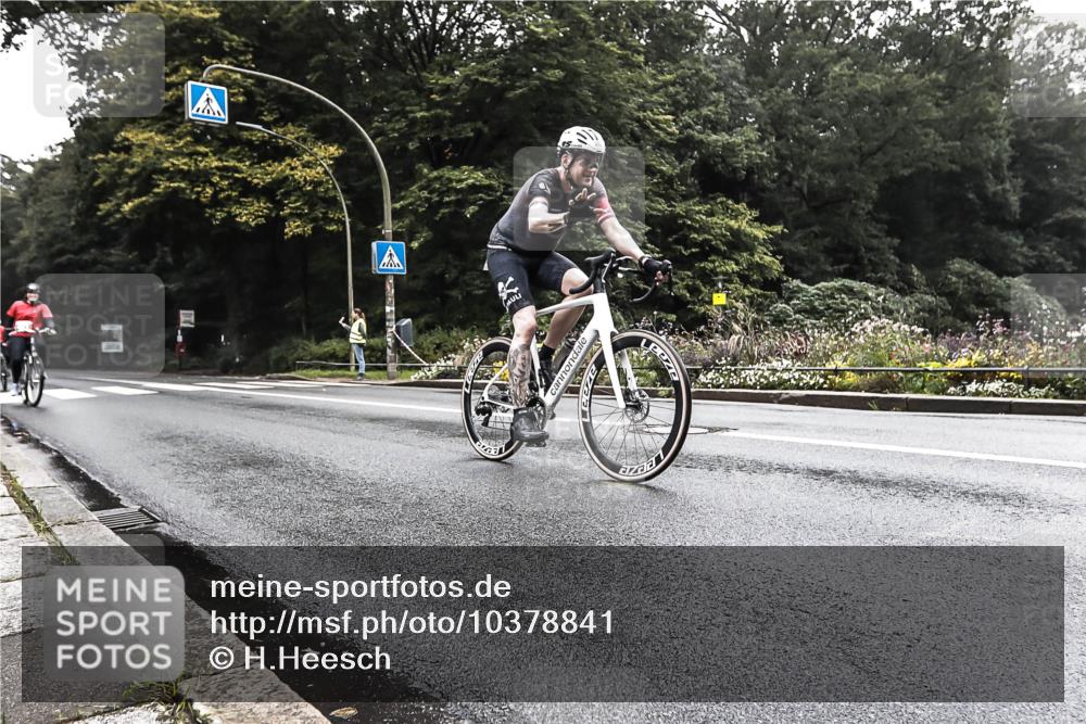 13.09.2026 - Stadtparktriathlon H.Heesch http://msf.ph/oto/10378841 13.09.2026 10:03:15 Radfahren 330, 334 meine-sportfotos.de