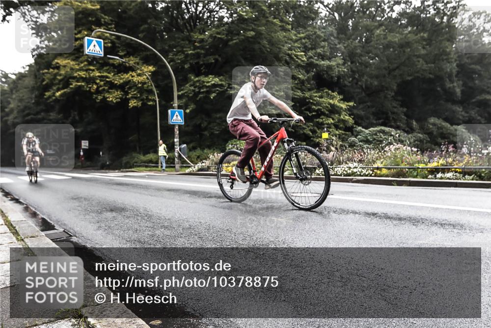 13.09.2026 - Stadtparktriathlon H.Heesch http://msf.ph/oto/10378875 13.09.2026 10:03:23 Radfahren 255, 270, 302, 335 meine-sportfotos.de