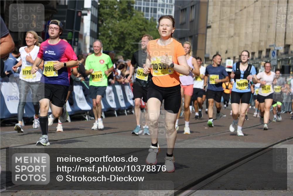 13.09.2026 - 21. swb-Marathon Bremen Strokosch-Dieckow http://msf.ph/oto/10378876 13.09.2026 11:04:01 Ziel 10090, 10091, 10327, 10357, 10420, 10429, 10569, 10796, 10902, 10950, 11211, 11411, 11595, 11655, 11746, 11868, 12074, 10182, 10291, 10390, 10516, 10671, 10672, 10726, 10912, 10913, 11221, 11318, 11336, 11539, 11726, 11909, 12001, 12103, 12113, 12276 meine-sportfotos.de