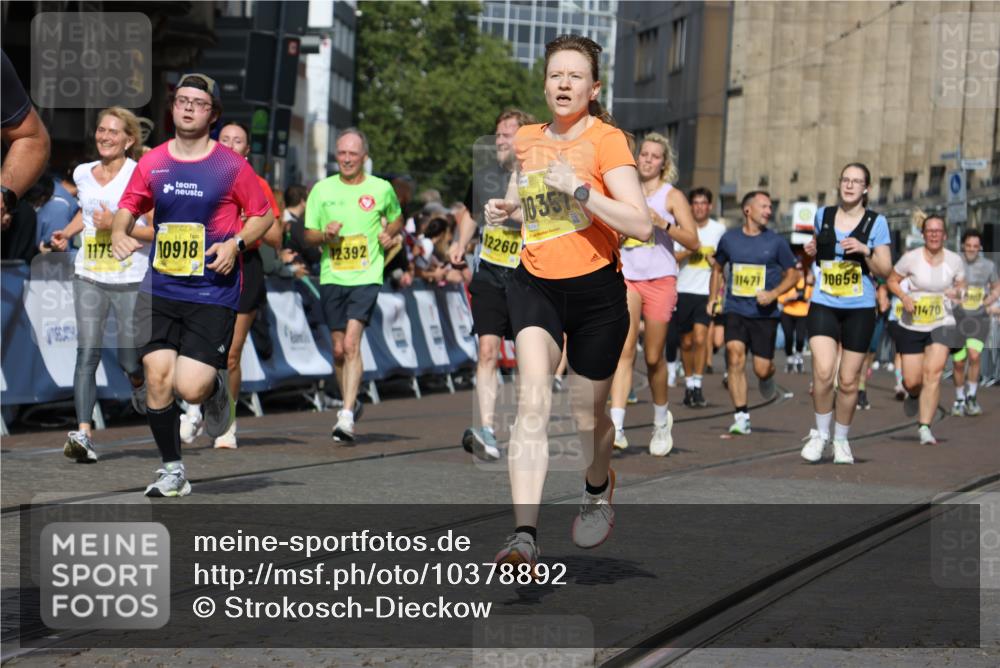 13.09.2026 - 21. swb-Marathon Bremen Strokosch-Dieckow http://msf.ph/oto/10378892 13.09.2026 11:04:01 Ziel 10090, 10091, 10327, 10357, 10420, 10429, 10569, 10796, 10902, 10950, 11211, 11411, 11595, 11655, 11746, 11868, 12074, 10182, 10291, 10390, 10516, 10671, 10672, 10726, 10912, 10913, 11221, 11318, 11336, 11539, 11726, 11909, 12001, 12103, 12113, 12276 meine-sportfotos.de