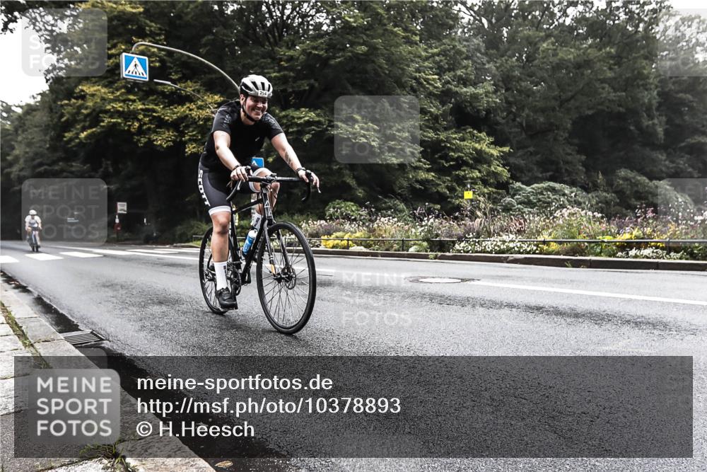13.09.2026 - Stadtparktriathlon H.Heesch http://msf.ph/oto/10378893 13.09.2026 10:03:47 Radfahren 268, 294, 303 meine-sportfotos.de