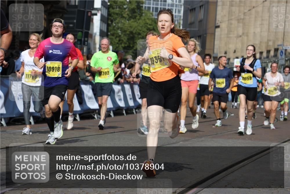 13.09.2026 - 21. swb-Marathon Bremen Strokosch-Dieckow http://msf.ph/oto/10378904 13.09.2026 11:04:01 Ziel 10090, 10091, 10327, 10357, 10420, 10429, 10569, 10796, 10902, 10950, 11211, 11411, 11595, 11655, 11746, 11868, 12074, 10182, 10291, 10390, 10516, 10671, 10672, 10726, 10912, 10913, 11221, 11318, 11336, 11539, 11726, 11909, 12001, 12103, 12113, 12276 meine-sportfotos.de