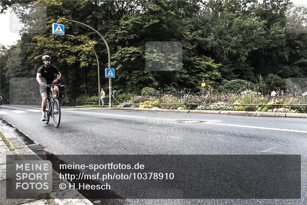 13.09.2026 - Stadtparktriathlon H.Heesch http://msf.ph/oto/10378910 13.09.2026 10:50:33 Radfahren 480, 555 meine-sportfotos.de