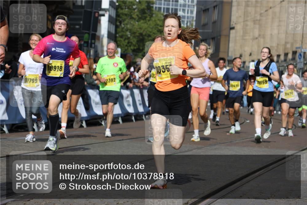 13.09.2026 - 21. swb-Marathon Bremen Strokosch-Dieckow http://msf.ph/oto/10378918 13.09.2026 11:04:01 Ziel 10090, 10091, 10327, 10357, 10420, 10429, 10569, 10796, 10902, 10950, 11211, 11411, 11595, 11655, 11746, 11868, 12074, 10182, 10291, 10390, 10516, 10671, 10672, 10726, 10912, 10913, 11221, 11318, 11336, 11539, 11726, 11909, 12001, 12103, 12113, 12276 meine-sportfotos.de