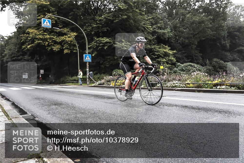 13.09.2026 - Stadtparktriathlon H.Heesch http://msf.ph/oto/10378929 13.09.2026 10:04:11 Radfahren 215, 297, 305 meine-sportfotos.de
