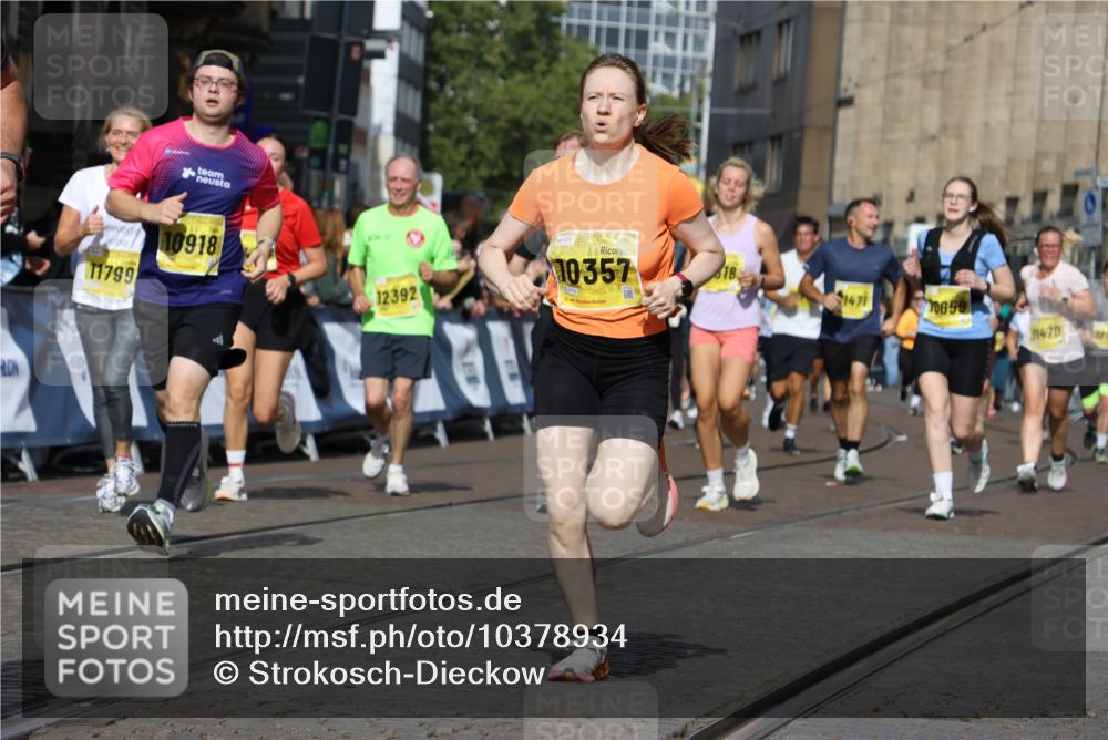 13.09.2026 - 21. swb-Marathon Bremen Strokosch-Dieckow http://msf.ph/oto/10378934 13.09.2026 11:04:01 Ziel 10090, 10091, 10327, 10357, 10420, 10429, 10569, 10796, 10902, 10950, 11211, 11411, 11595, 11655, 11746, 11868, 12074, 10182, 10291, 10390, 10516, 10671, 10672, 10726, 10912, 10913, 11221, 11318, 11336, 11539, 11726, 11909, 12001, 12103, 12113, 12276 meine-sportfotos.de