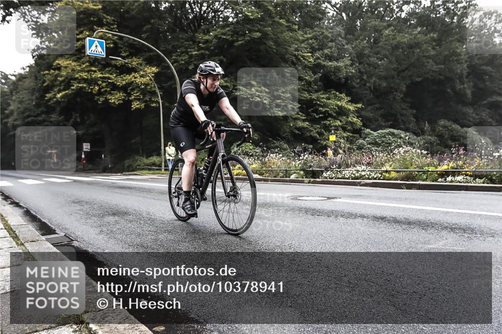 13.09.2026 - Stadtparktriathlon H.Heesch http://msf.ph/oto/10378941 13.09.2026 10:04:25 Radfahren 252, 265 meine-sportfotos.de