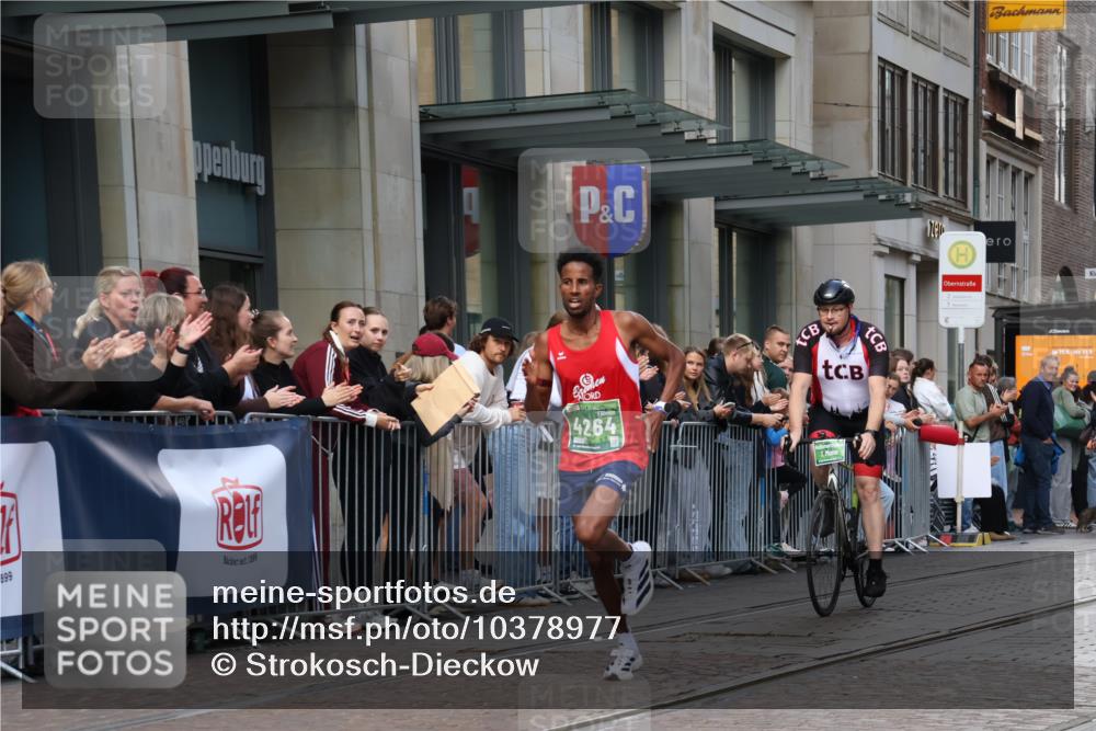 13.09.2026 - 21. swb-Marathon Bremen Strokosch-Dieckow http://msf.ph/oto/10378977 13.09.2026 12:40:27 Ziel 1263, 3662, 4264, 149 meine-sportfotos.de