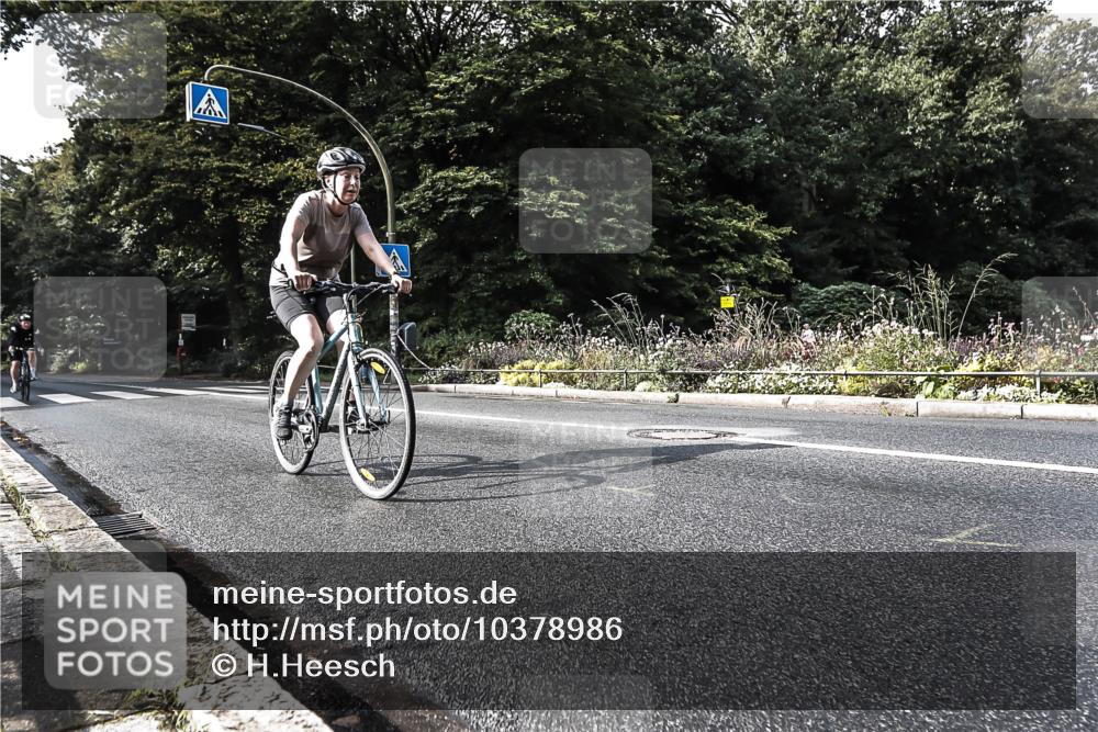 13.09.2026 - Stadtparktriathlon H.Heesch http://msf.ph/oto/10378986 13.09.2026 10:50:57 Radfahren 387, 401, 431 meine-sportfotos.de