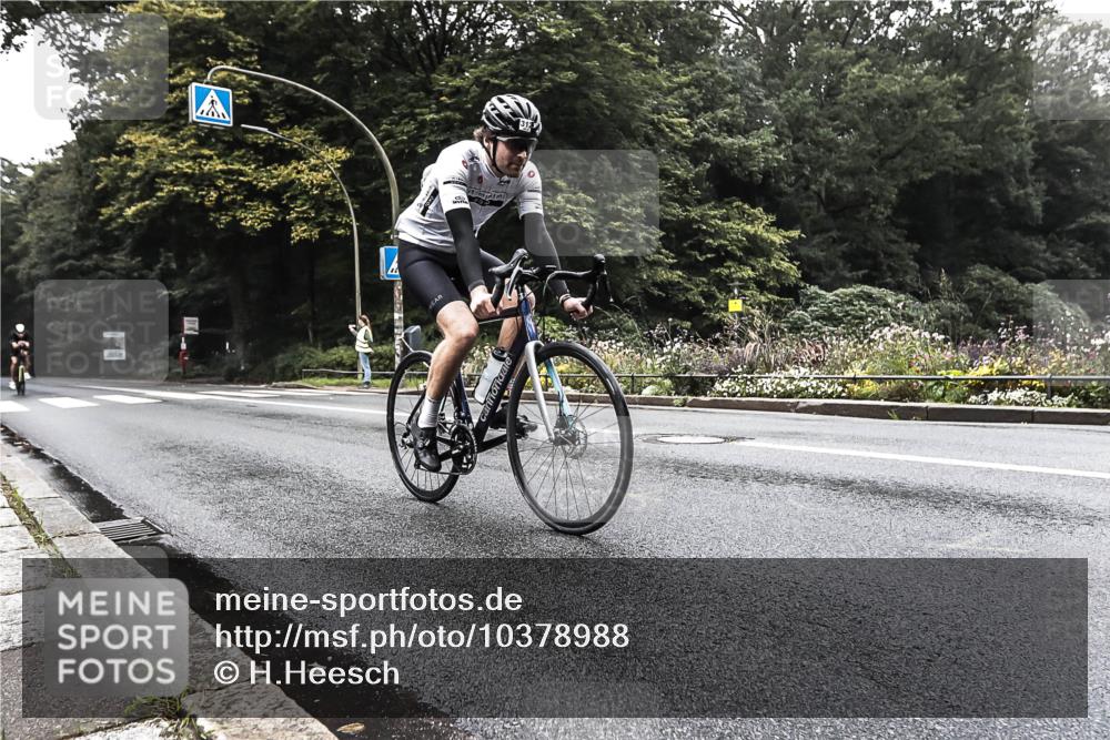 13.09.2026 - Stadtparktriathlon H.Heesch http://msf.ph/oto/10378988 13.09.2026 10:05:06 Radfahren 258, 311, 312 meine-sportfotos.de