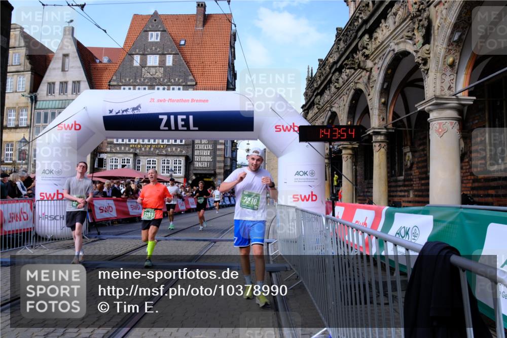 13.09.2026 - 21. swb-Marathon Bremen Tim E. http://msf.ph/oto/10378990 13.09.2026 13:14:15 Ziel 524, 670, 683, 1433, 1613, 1704, 1707, 1937, 2422, 2701, 2824, 3236, 5443, 5593, 5610, 6145, 6451, 7210, 7283, 7435, 7963, 8118, 8886, 9426, 9635, 10105 meine-sportfotos.de