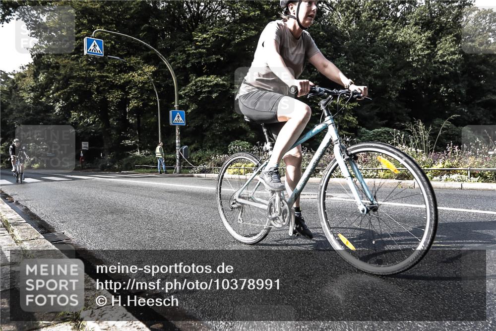 13.09.2026 - Stadtparktriathlon H.Heesch http://msf.ph/oto/10378991 13.09.2026 10:50:57 Radfahren 387, 401, 431 meine-sportfotos.de