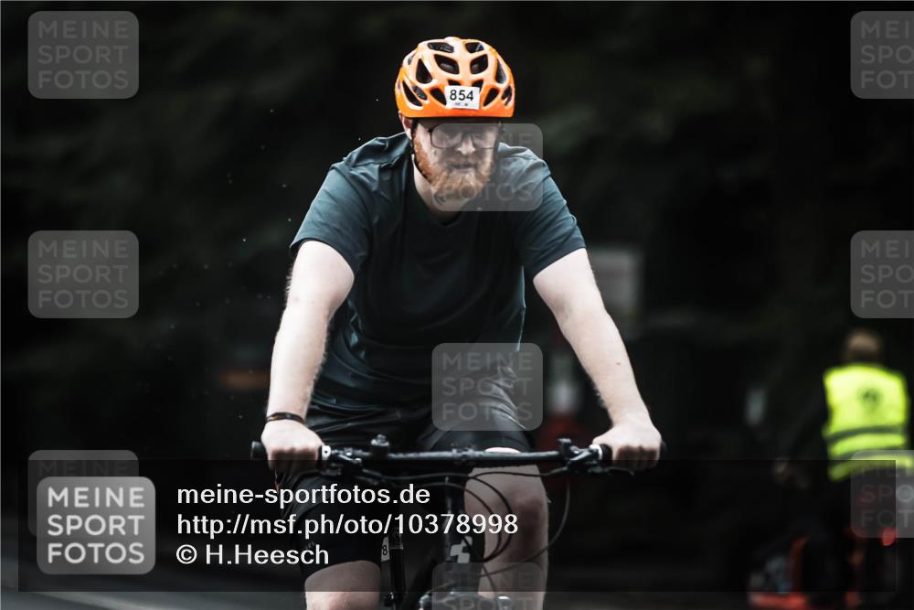 13.09.2026 - Stadtparktriathlon H.Heesch http://msf.ph/oto/10378998 13.09.2026 12:22:13 Radfahren 854, 956, 1006, 1050, 1057, 1100, 1121 meine-sportfotos.de
