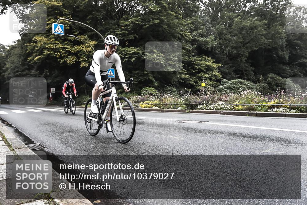 13.09.2026 - Stadtparktriathlon H.Heesch http://msf.ph/oto/10379027 13.09.2026 10:05:25 Radfahren 225, 242, 322 meine-sportfotos.de