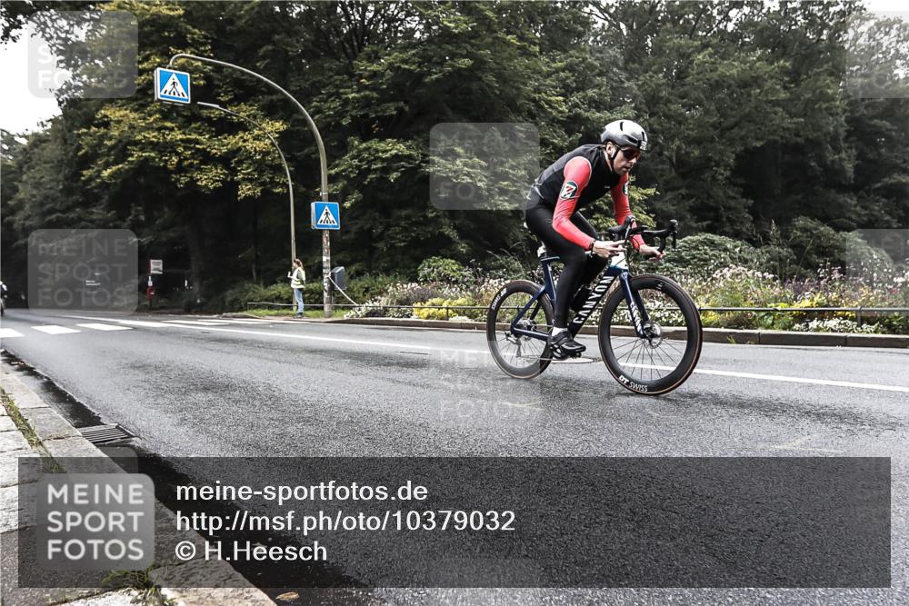 13.09.2026 - Stadtparktriathlon H.Heesch http://msf.ph/oto/10379032 13.09.2026 10:05:26 Radfahren 225, 242, 322 meine-sportfotos.de