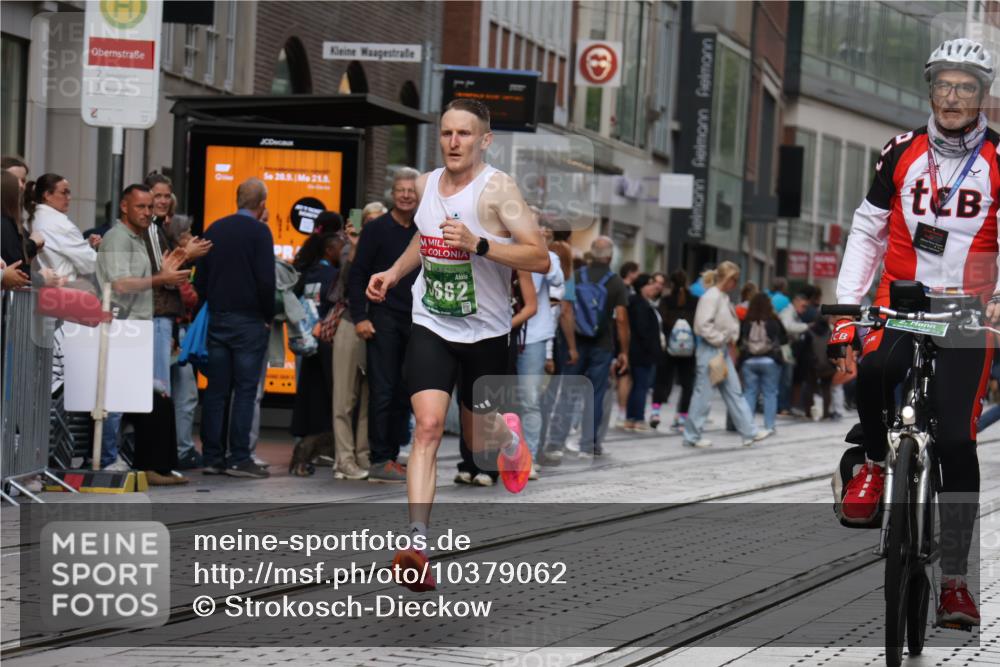 13.09.2026 - 21. swb-Marathon Bremen Strokosch-Dieckow http://msf.ph/oto/10379062 13.09.2026 12:40:31 Ziel 642, 1263, 3662, 4264, 149 meine-sportfotos.de