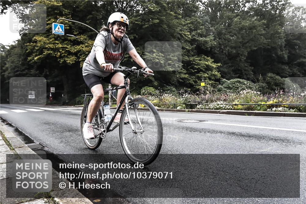 13.09.2026 - Stadtparktriathlon H.Heesch http://msf.ph/oto/10379071 13.09.2026 10:05:58 Radfahren 221 meine-sportfotos.de