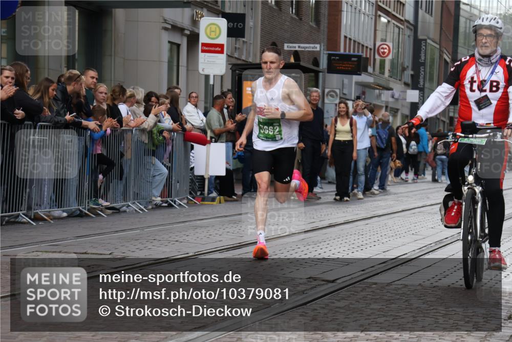 13.09.2026 - 21. swb-Marathon Bremen Strokosch-Dieckow http://msf.ph/oto/10379081 13.09.2026 12:40:32 Ziel 642, 1263, 3662, 4264, 149, 4264 meine-sportfotos.de