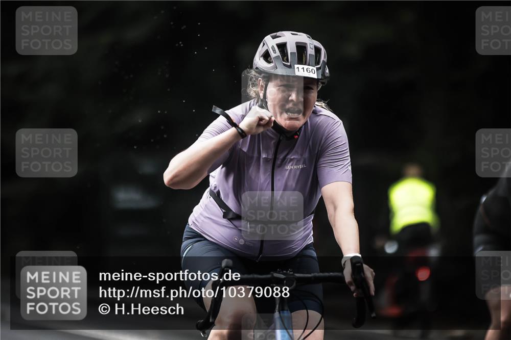13.09.2026 - Stadtparktriathlon H.Heesch http://msf.ph/oto/10379088 13.09.2026 12:22:23 Radfahren 960, 971, 1121, 1143, 1160 meine-sportfotos.de