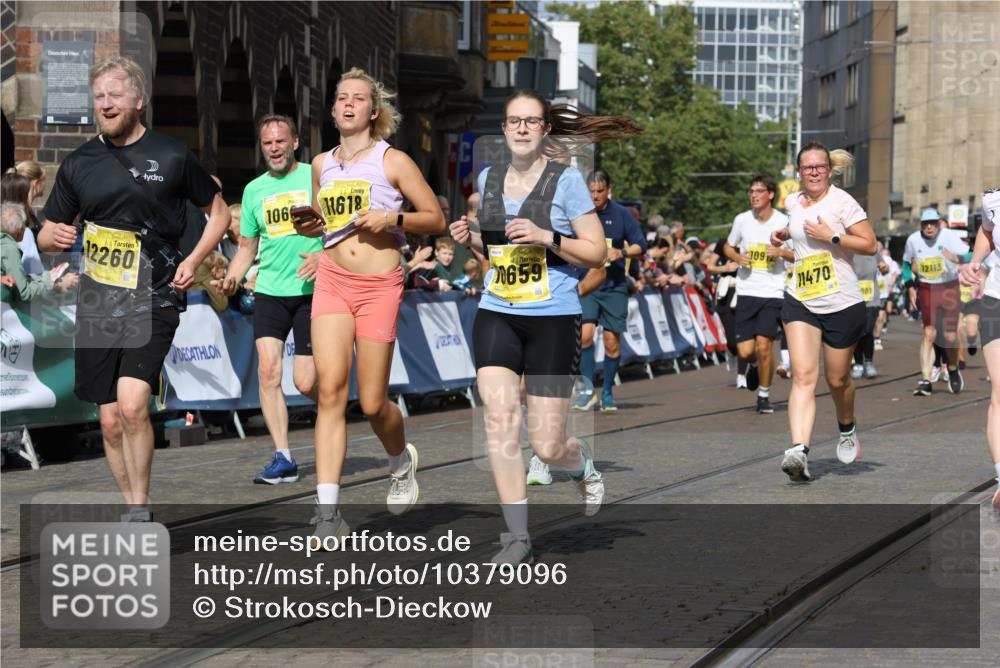 13.09.2026 - 21. swb-Marathon Bremen Strokosch-Dieckow http://msf.ph/oto/10379096 13.09.2026 11:04:06 Ziel 10090, 10091, 10152, 10327, 10357, 10403, 10429, 10569, 10796, 10918, 10950, 11149, 11325, 11451, 11511, 11595, 11868, 11967, 12074, 12504, 10182, 10291, 10390, 10613, 11221, 11336, 11539, 11720, 11726, 11740, 12001, 12113, 12276 meine-sportfotos.de