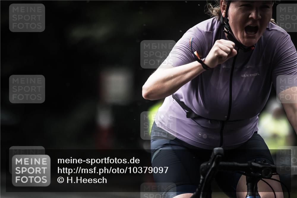 13.09.2026 - Stadtparktriathlon H.Heesch http://msf.ph/oto/10379097 13.09.2026 12:22:23 Radfahren 960, 971, 1121, 1143, 1160 meine-sportfotos.de