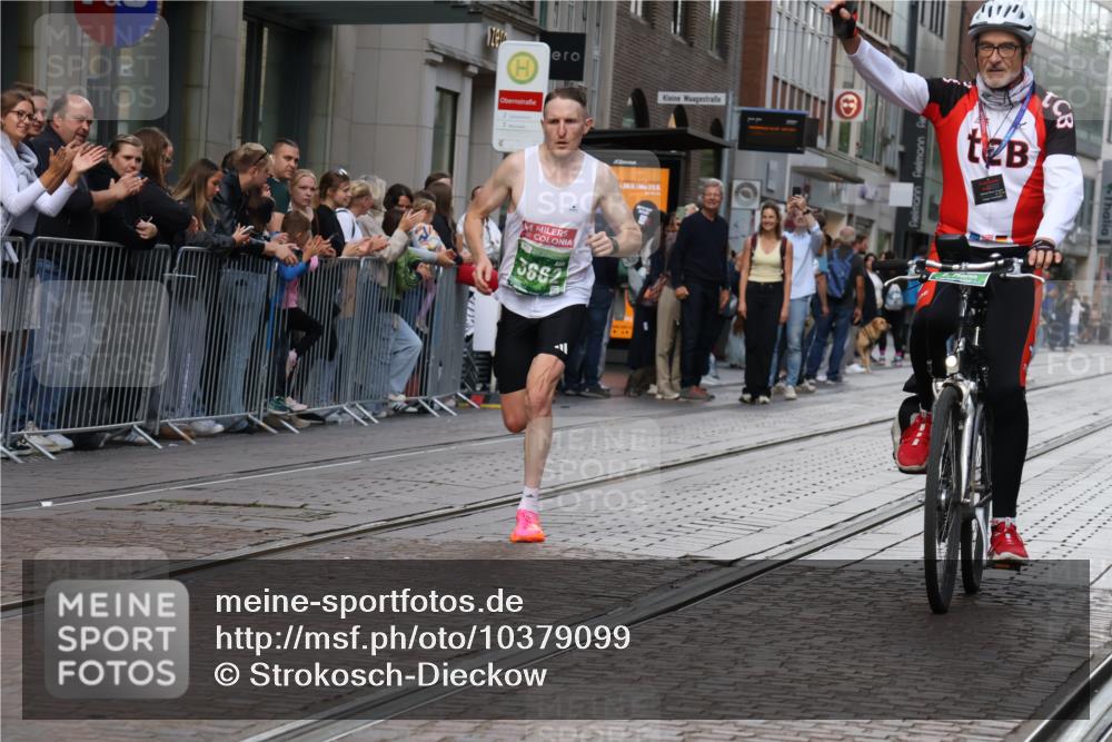 13.09.2026 - 21. swb-Marathon Bremen Strokosch-Dieckow http://msf.ph/oto/10379099 13.09.2026 12:40:33 Ziel 642, 1263, 3662, 4264 meine-sportfotos.de