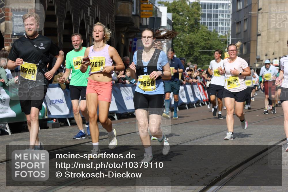 13.09.2026 - 21. swb-Marathon Bremen Strokosch-Dieckow http://msf.ph/oto/10379110 13.09.2026 11:04:06 Ziel 10090, 10091, 10152, 10327, 10357, 10403, 10429, 10569, 10796, 10918, 10950, 11149, 11325, 11451, 11511, 11595, 11868, 11967, 12074, 12504, 10182, 10291, 10390, 10613, 11221, 11336, 11539, 11720, 11726, 11740, 12001, 12113, 12276 meine-sportfotos.de