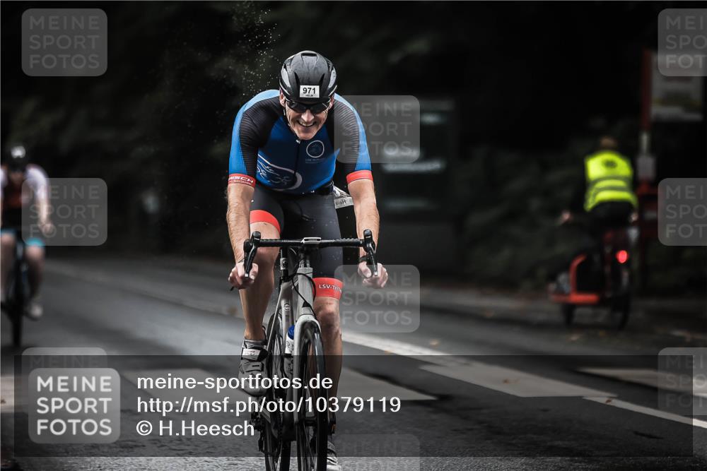 13.09.2026 - Stadtparktriathlon H.Heesch http://msf.ph/oto/10379119 13.09.2026 12:22:26 Radfahren 960, 971, 1143, 1160 meine-sportfotos.de