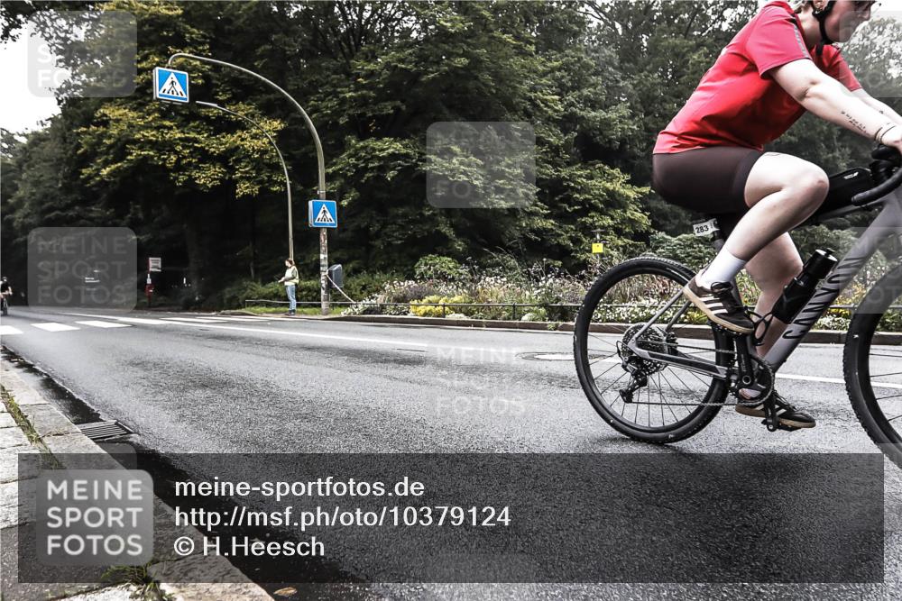 13.09.2026 - Stadtparktriathlon H.Heesch http://msf.ph/oto/10379124 13.09.2026 10:06:36 Radfahren 234, 283 meine-sportfotos.de
