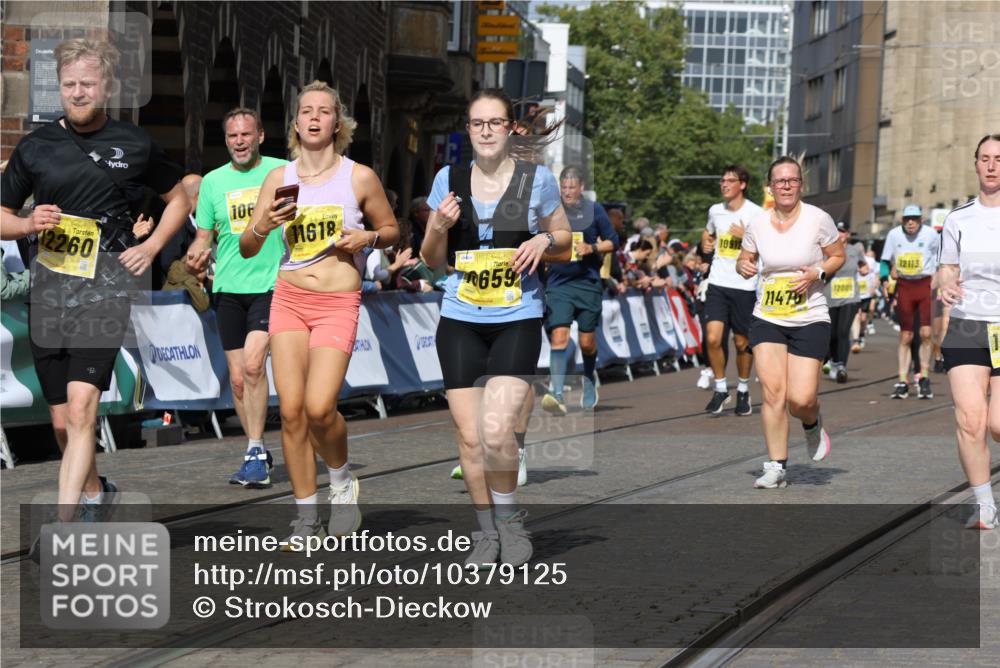13.09.2026 - 21. swb-Marathon Bremen Strokosch-Dieckow http://msf.ph/oto/10379125 13.09.2026 11:04:06 Ziel 10090, 10091, 10152, 10327, 10357, 10403, 10429, 10569, 10796, 10918, 10950, 11149, 11325, 11451, 11511, 11595, 11868, 11967, 12074, 12504, 10182, 10291, 10390, 10613, 11221, 11336, 11539, 11720, 11726, 11740, 12001, 12113, 12276 meine-sportfotos.de
