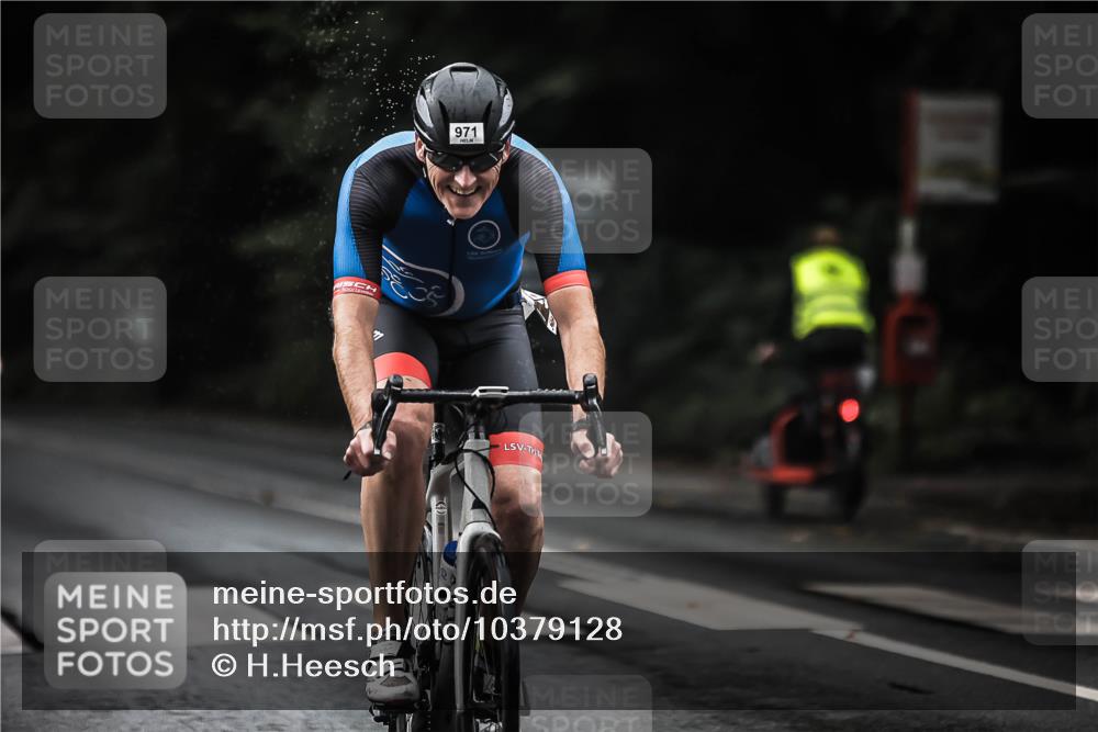 13.09.2026 - Stadtparktriathlon H.Heesch http://msf.ph/oto/10379128 13.09.2026 12:22:26 Radfahren 960, 971, 1143, 1160 meine-sportfotos.de