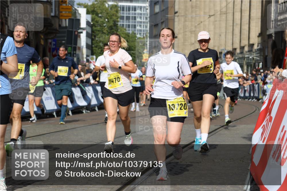 13.09.2026 - 21. swb-Marathon Bremen Strokosch-Dieckow http://msf.ph/oto/10379135 13.09.2026 11:04:07 Ziel 10090, 10091, 10152, 10327, 10357, 10403, 10429, 10569, 10659, 10720, 10796, 10918, 10950, 11149, 11325, 11451, 11511, 11595, 11868, 11967, 12074, 12504, 10182, 10291, 10526, 10613, 11214, 11215, 11221, 11336, 11539, 11720, 11726, 11740, 12001, 12276 meine-sportfotos.de
