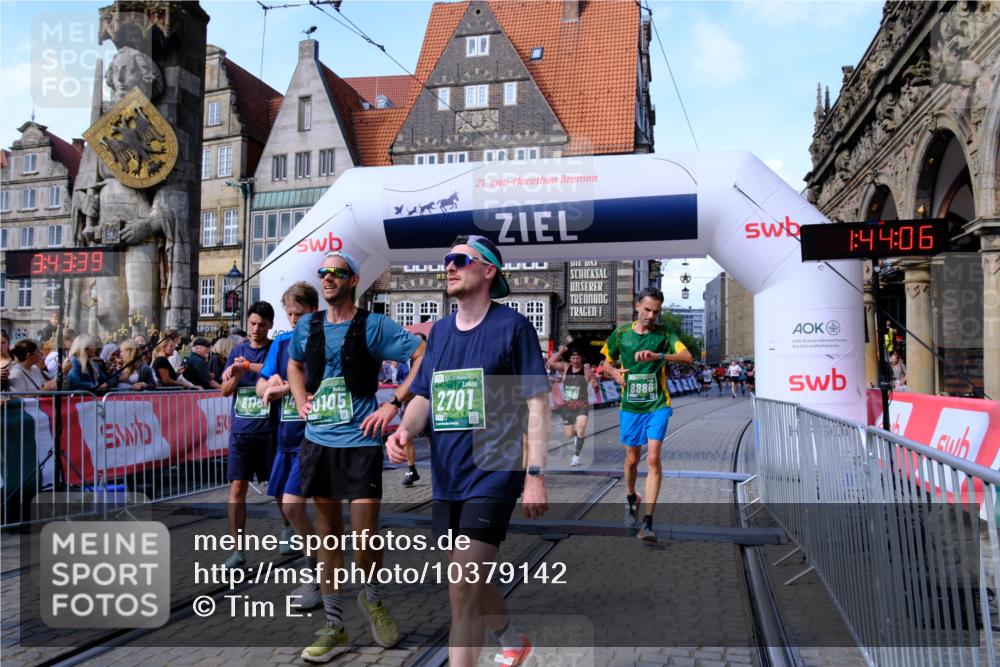 13.09.2026 - 21. swb-Marathon Bremen Tim E. http://msf.ph/oto/10379142 13.09.2026 13:14:28 Ziel 107, 235, 1433, 1542, 1613, 1998, 2043, 2084, 2203, 2701, 2824, 2913, 2922, 4728, 5593, 5610, 5986, 6145, 7029, 7435, 7591, 7659, 7963, 8118, 8886, 8919, 9783, 10105 meine-sportfotos.de