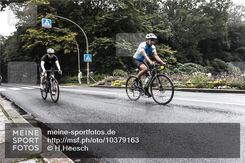 13.09.2026 - Stadtparktriathlon H.Heesch http://msf.ph/oto/10379163 13.09.2026 10:07:05 Radfahren 217, 284, 339 meine-sportfotos.de