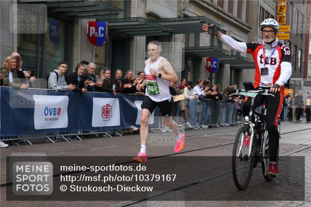 13.09.2026 - 21. swb-Marathon Bremen Strokosch-Dieckow http://msf.ph/oto/10379167 13.09.2026 12:40:34 Ziel 642, 1263, 3662, 4264 meine-sportfotos.de