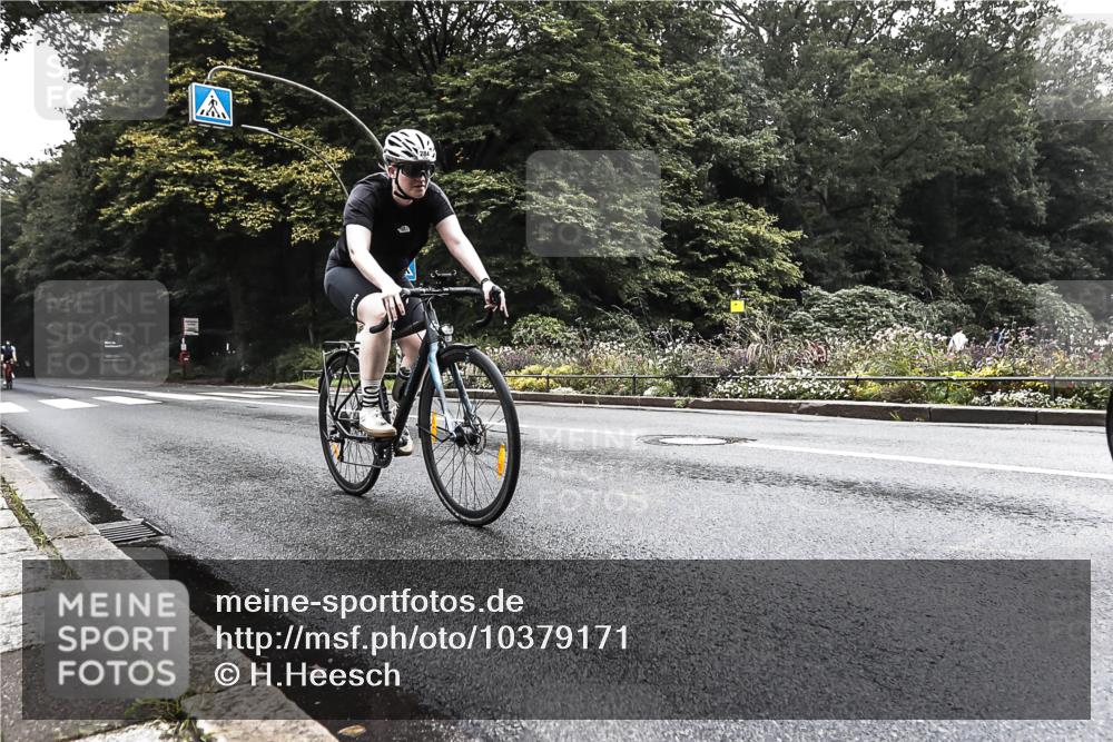 13.09.2026 - Stadtparktriathlon H.Heesch http://msf.ph/oto/10379171 13.09.2026 10:07:05 Radfahren 217, 284, 339 meine-sportfotos.de
