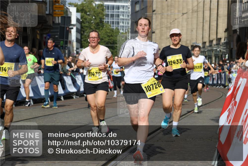 13.09.2026 - 21. swb-Marathon Bremen Strokosch-Dieckow http://msf.ph/oto/10379174 13.09.2026 11:04:07 Ziel 10090, 10091, 10152, 10327, 10357, 10403, 10429, 10569, 10659, 10720, 10796, 10918, 10950, 11149, 11325, 11451, 11511, 11595, 11868, 11967, 12074, 12504, 10182, 10291, 10526, 10613, 11214, 11215, 11221, 11336, 11539, 11720, 11726, 11740, 12001, 12276 meine-sportfotos.de