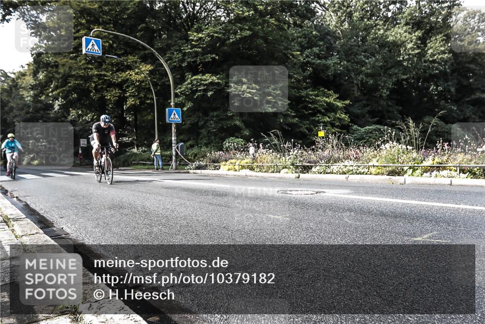 13.09.2026 - Stadtparktriathlon H.Heesch http://msf.ph/oto/10379182 13.09.2026 10:51:06 Radfahren 343, 444, 481, 528, 562 meine-sportfotos.de