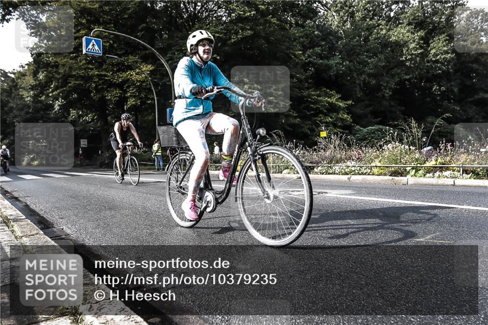 13.09.2026 - Stadtparktriathlon H.Heesch http://msf.ph/oto/10379235 13.09.2026 10:51:08 Radfahren 343, 375, 481, 528, 562 meine-sportfotos.de