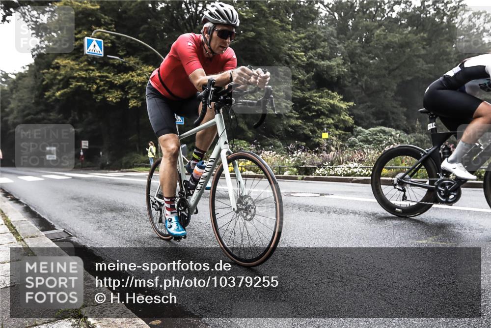 13.09.2026 - Stadtparktriathlon H.Heesch http://msf.ph/oto/10379255 13.09.2026 10:08:50 Radfahren 216, 218, 301, 340 meine-sportfotos.de