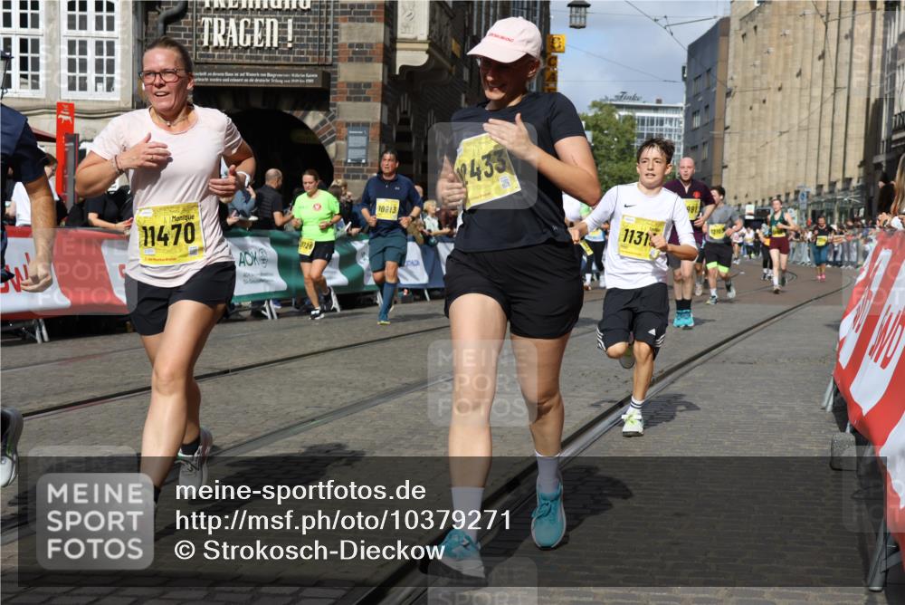 13.09.2026 - 21. swb-Marathon Bremen Strokosch-Dieckow http://msf.ph/oto/10379271 13.09.2026 11:04:10 Ziel 10090, 10091, 10152, 10327, 10357, 10403, 10429, 10607, 10659, 10720, 10796, 10918, 10950, 11149, 11319, 11325, 11451, 11470, 11471, 11511, 11595, 11618, 11868, 11967, 12260, 12392, 12433, 12504, 10182, 10245, 10291, 10526, 10613, 11214, 11215, 11221, 11248, 11336, 11410, 11720, 11740, 12009, 12929 meine-sportfotos.de