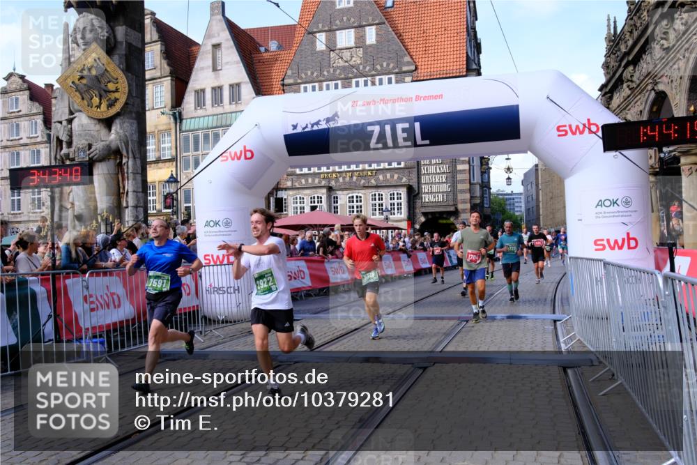 13.09.2026 - 21. swb-Marathon Bremen Tim E. http://msf.ph/oto/10379281 13.09.2026 13:14:37 Ziel 107, 235, 469, 1043, 1125, 1492, 1542, 1998, 2043, 2084, 2203, 2913, 2922, 3085, 3545, 4452, 4728, 5836, 5986, 6130, 7591, 7659, 7826, 8456, 8919, 9783 meine-sportfotos.de