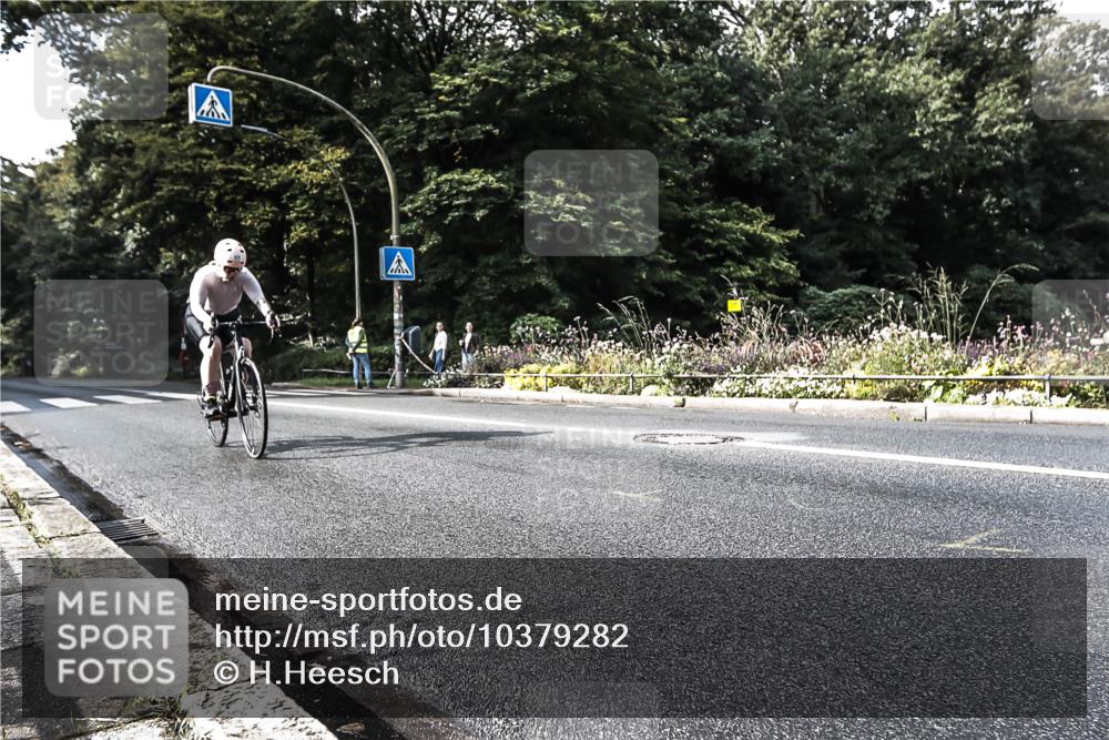 13.09.2026 - Stadtparktriathlon H.Heesch http://msf.ph/oto/10379282 13.09.2026 10:51:11 Radfahren 343, 375, 528 meine-sportfotos.de