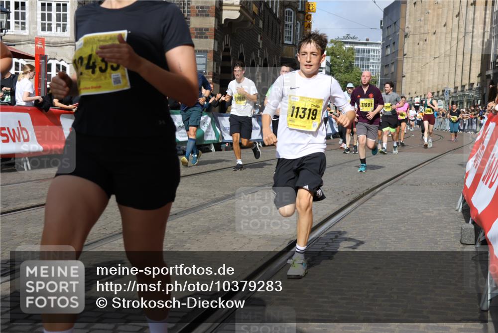 13.09.2026 - 21. swb-Marathon Bremen Strokosch-Dieckow http://msf.ph/oto/10379283 13.09.2026 11:04:11 Ziel 10090, 10091, 10152, 10357, 10403, 10429, 10607, 10659, 10720, 10796, 10918, 11149, 11319, 11325, 11451, 11470, 11471, 11511, 11618, 11868, 11967, 12140, 12260, 12392, 12433, 12504, 10182, 10245, 10291, 10526, 10613, 11214, 11215, 11221, 11248, 11336, 11410, 11720, 11740, 12009, 12929 meine-sportfotos.de