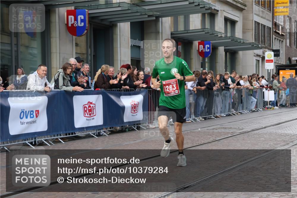 13.09.2026 - 21. swb-Marathon Bremen Strokosch-Dieckow http://msf.ph/oto/10379284 13.09.2026 12:40:58 Ziel 634, 642, 1263, 3662 meine-sportfotos.de
