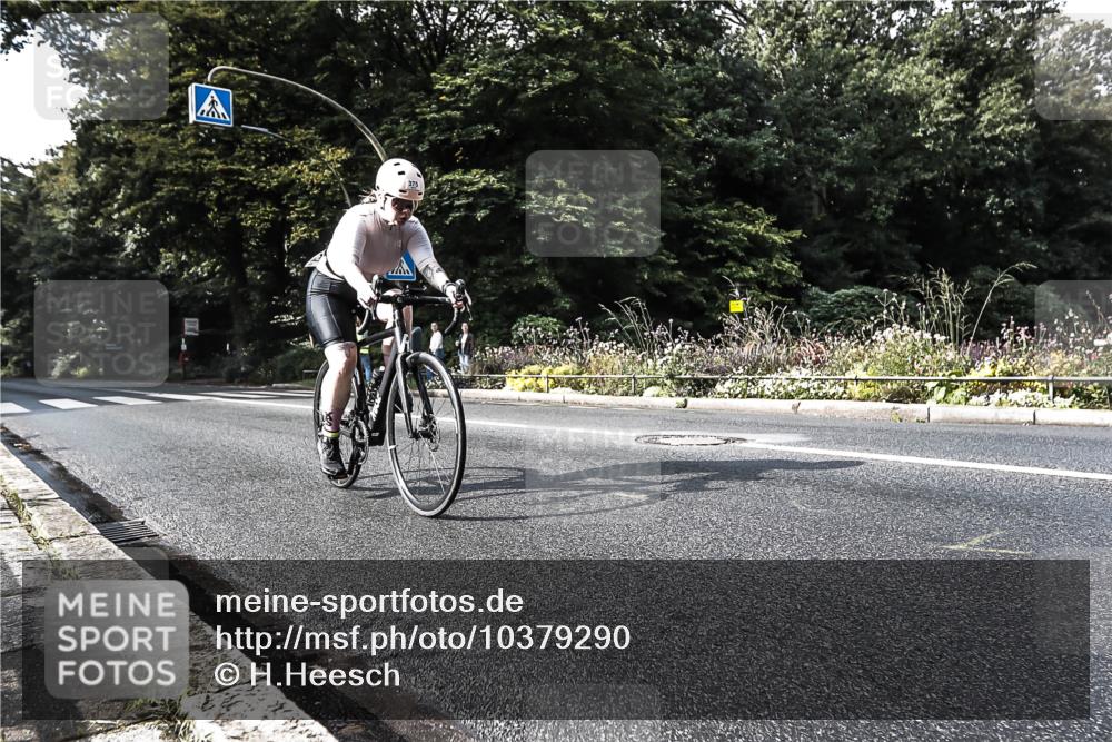 13.09.2026 - Stadtparktriathlon H.Heesch http://msf.ph/oto/10379290 13.09.2026 10:51:11 Radfahren 343, 375, 528 meine-sportfotos.de